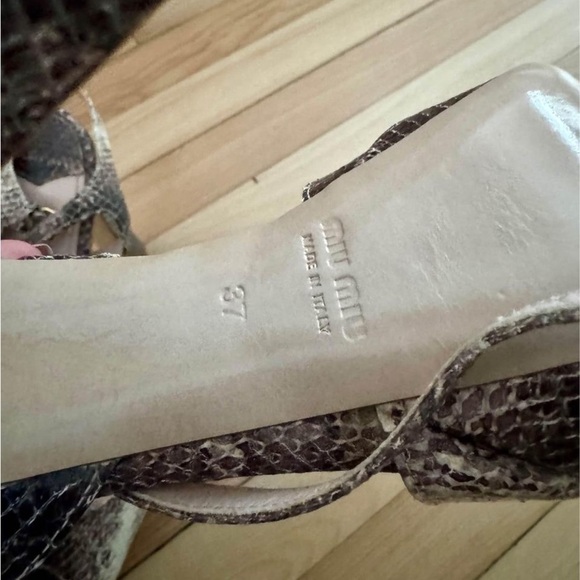 Miu Miu
Beige & Grey Embossed Leather Platform Heel - Picture 6 of 13